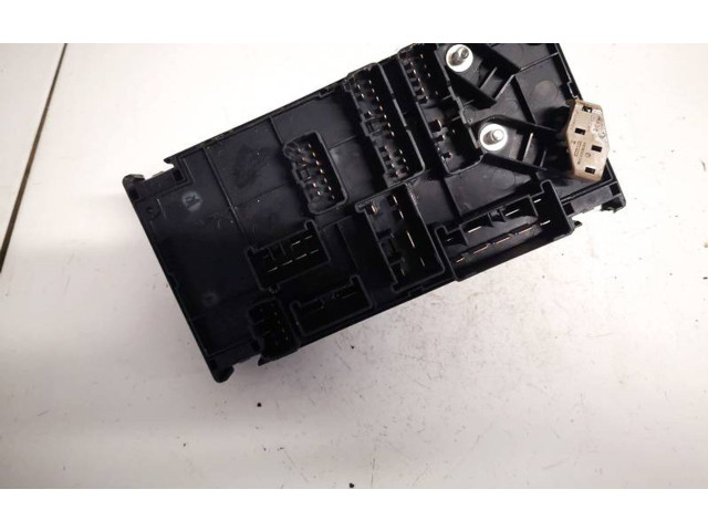 Блок предохранителей mb200200b Subaru Forester SH