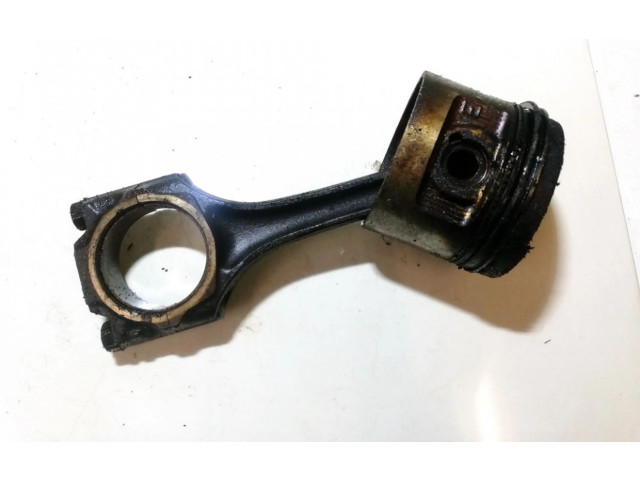  Поршень с шатуном    Volkswagen PASSAT B2  