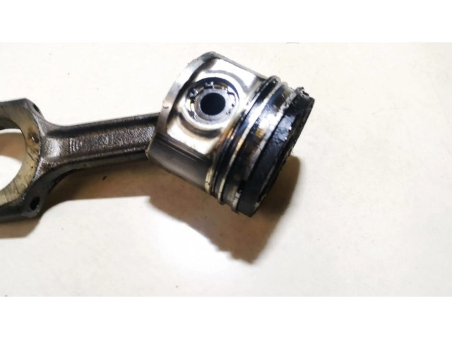 Píst Alfa Romeo 156 pro naftový motor 1.9