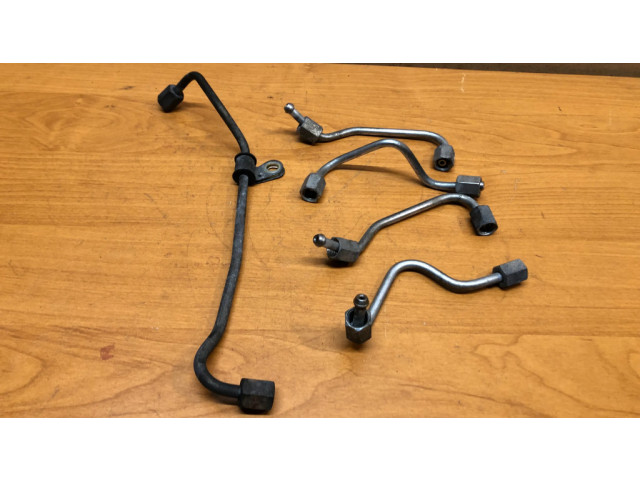 Трубка (трубки) для подачи топлива в жиклеры