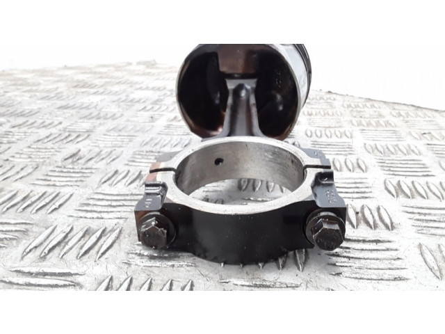 Píst Saab 9-7X pro benzínový motor 4.2