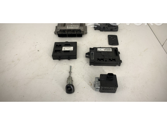 Комплект блоков управления 237102748R   Renault Clio IV