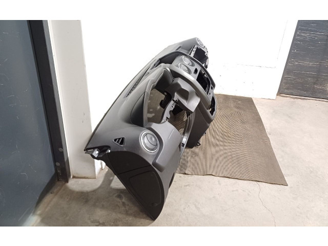 Панель приборов 681006566R Dacia Duster