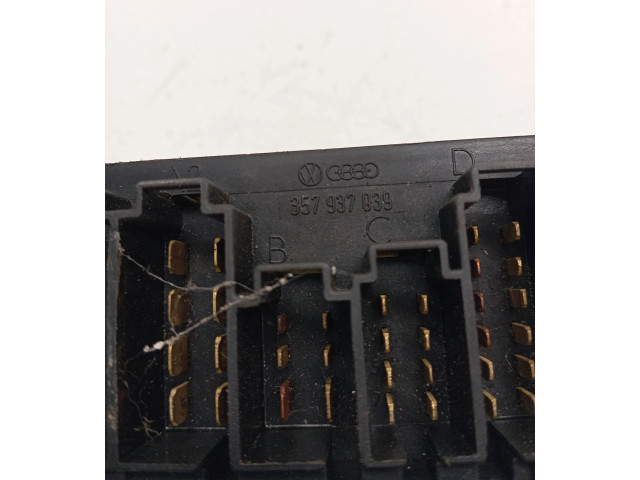 Блок предохранителей 357937039 Volkswagen Transporter - Caravelle T4