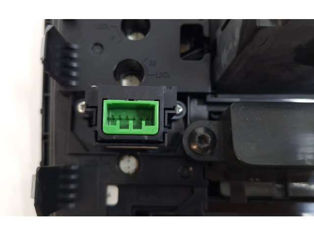 Дисплей    30797972, SN2092127   Volvo XC90