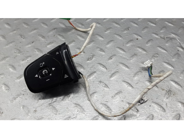 Кнопки рулевого колеса