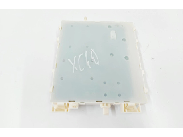 Блок предохранителей 32268107 Volvo XC40