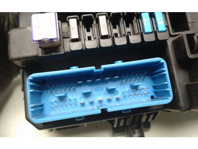 Pojistková skříňka 13220831, 13171831 Opel Zafira B 2006