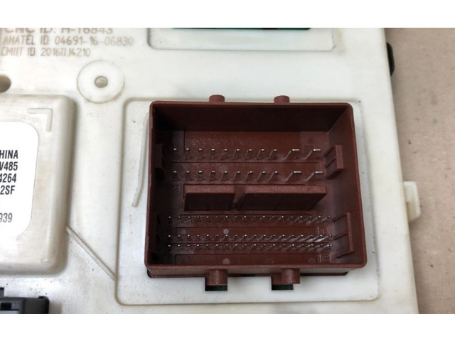 Блок предохранителей P8891894264, 8888003018 Lynk & co 01