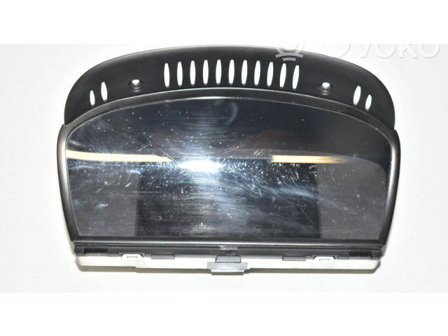 Радио/ проигрыватель CD/DVD / навигация