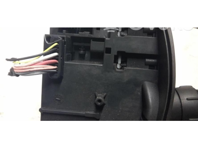 Ручка стеклоочистителей 8201590631 Renault Clio III