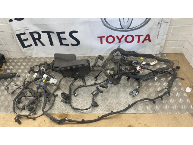 Блок предохранителей 8266253250, 8266253270 Lexus IS III XE30