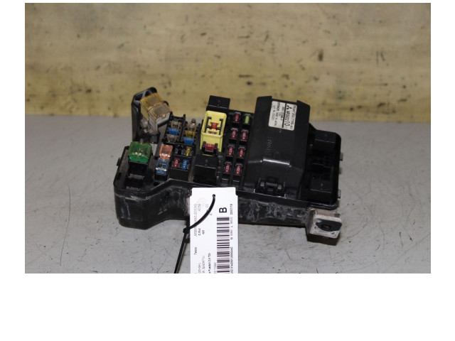 Pojistková skříňka Mitsubishi Pajero 2000