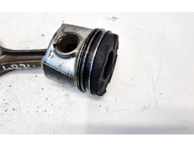  Поршень с шатуном    Skoda Superb B5 (3U)  