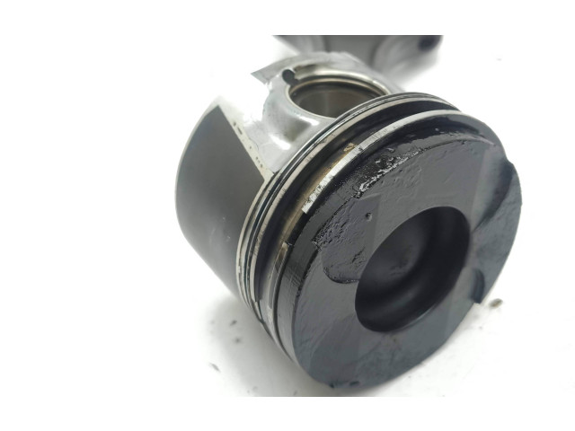 Píst Mercedes-Benz S W220 -