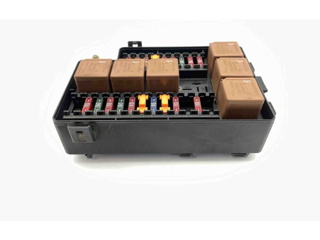 Блок предохранителей LJB2822AB Jaguar XK8 - XKR