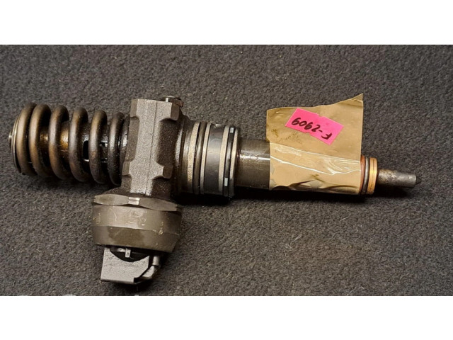 Vstřikovač 038130073B Skoda Octavia Mk1 (1U)