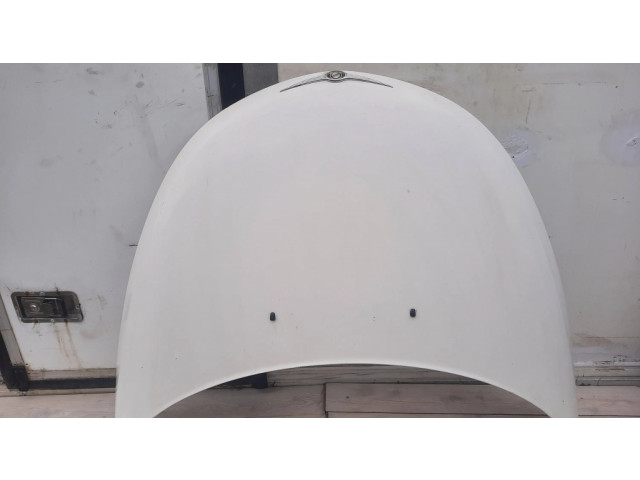 Капот двигателя