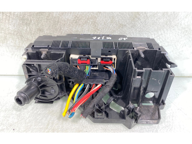 Блок управления климат-контролем    Volkswagen Jetta V