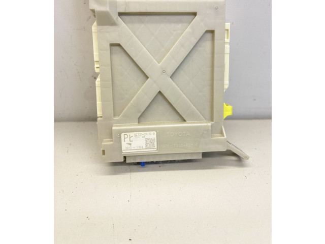 Pojistková skříňka 8273030L30, 8273030L30B Lexus GS 250 350 300H 450H 2014