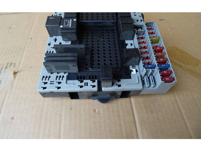 Блок предохранителей  8676286, 01W342   Volvo V70    