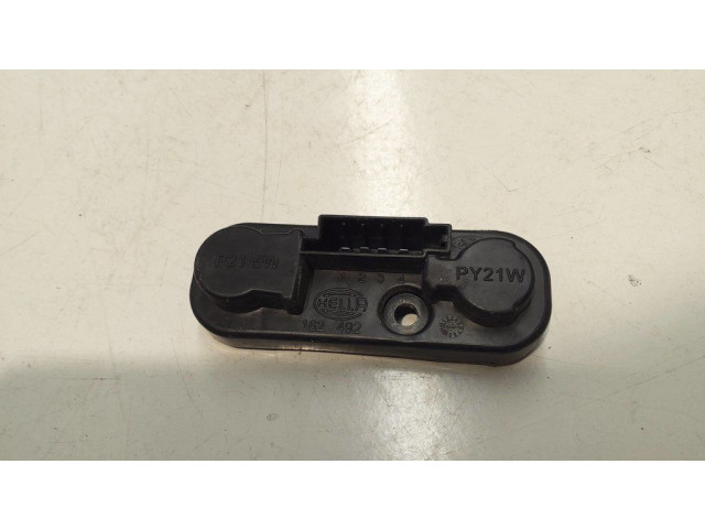 Держатель крышки лампы заднего фонаря