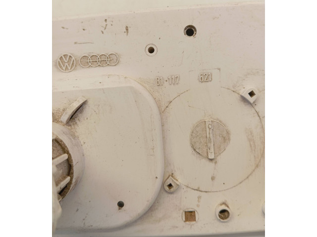Панель приборов 81117621   Volkswagen PASSAT B3       