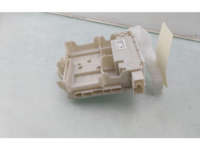 Блок предохранителей 827300H030, 827300H030A Peugeot 108