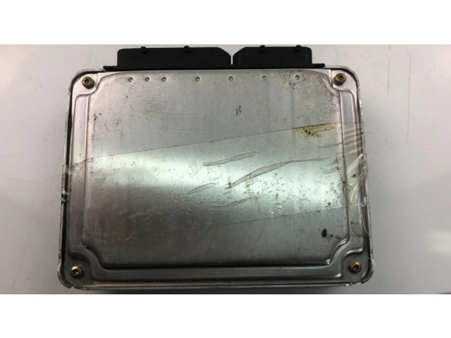 Řídící jednotka 07D906018B Volkswagen PASSAT B5.5 2003