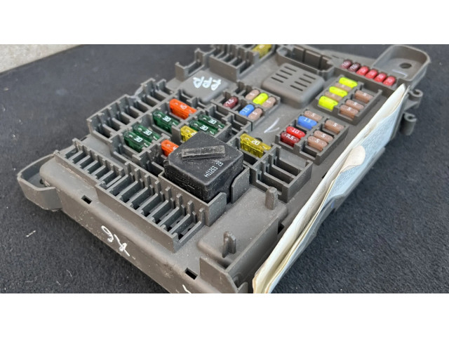 Pojistková skříňka B010105300, 60847271 BMW X6 E71 2012