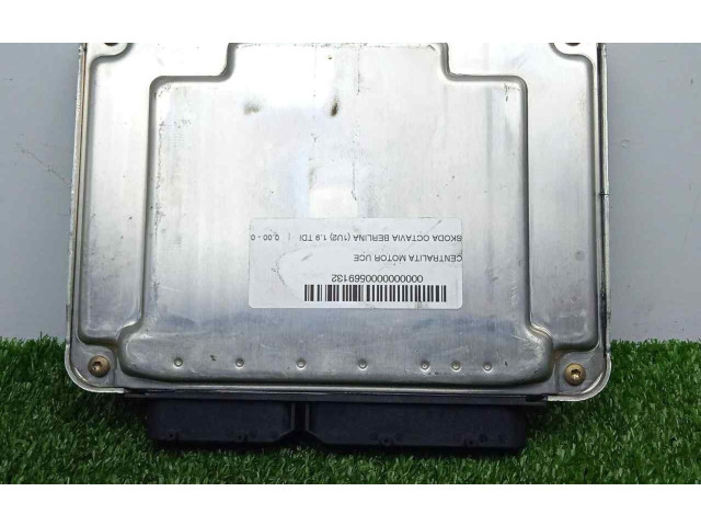 Блок управления BOSCH   Skoda Octavia Mk1 (1U)