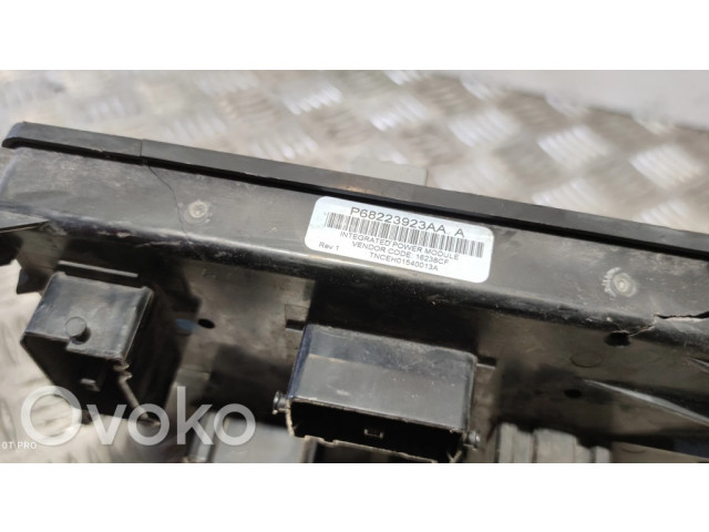 Pojistková skříňka P68223923AA Dodge Challenger 2015