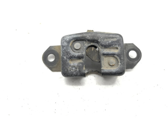 Замок багажника     Nissan Titan  -  года