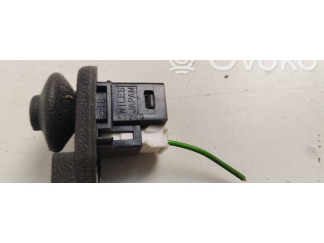 Передний датчик открытия / закрытия двери (крыло) 48260 Nissan Micra