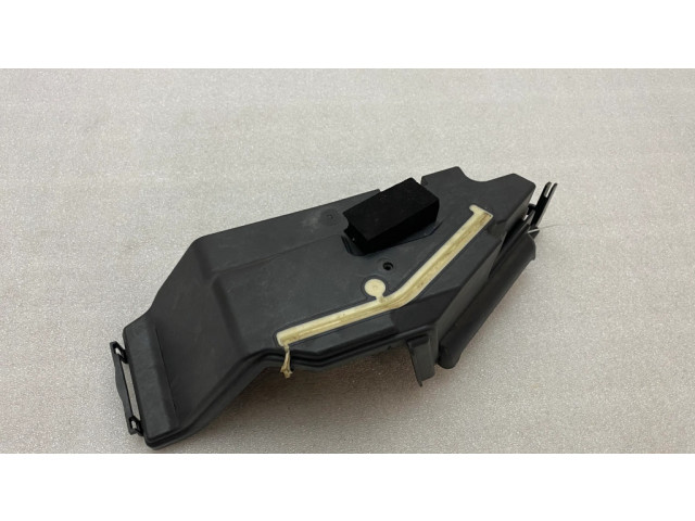 Другая деталь отсека двигателя