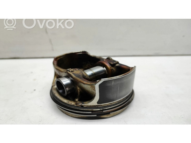 Píst BMW 1 E82 E88 pro benzínový motor 1.8