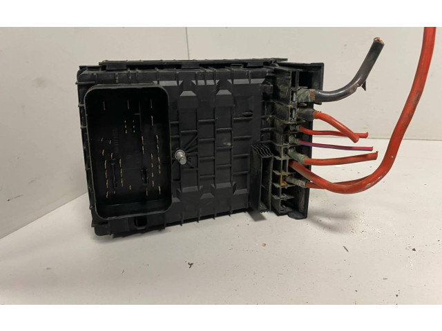 Блок предохранителей       Volkswagen Golf Cross   -  года   