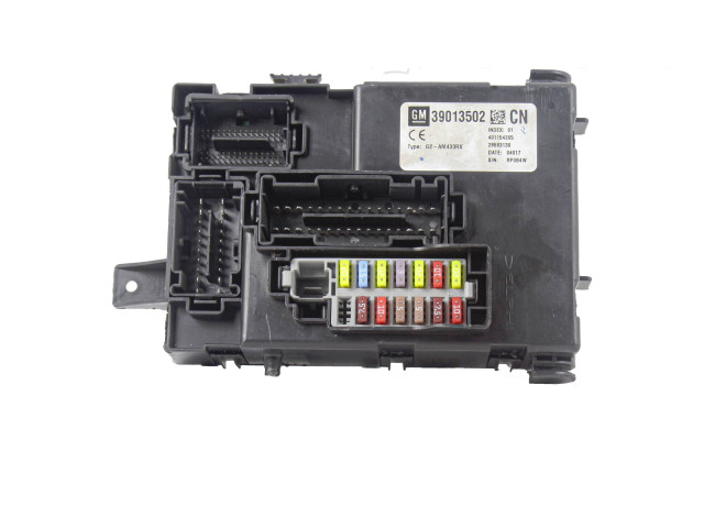 Блок предохранителей  39013502   Opel Meriva B    