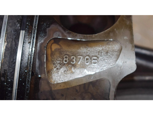 Píst A6420304120 Mercedes-Benz ML W166 pro naftový motor 3.0 OM 642.826