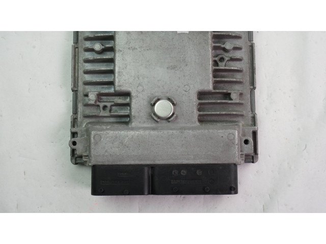 Блок управления двигателя 03F906070HP Skoda Fabia Mk2 (5J)