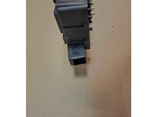 Блок предохранителей 8637841, 518717004   Volvo S80