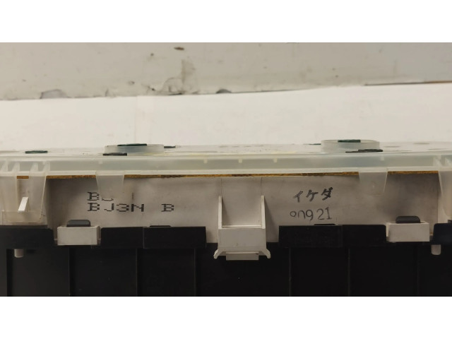 Панель приборов BJ3NB   Mazda 323 F       