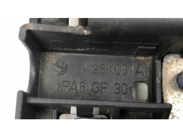 Другая деталь отсека двигателя