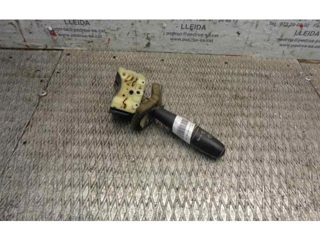 Ручка стеклоочистителей    Renault Trafic I