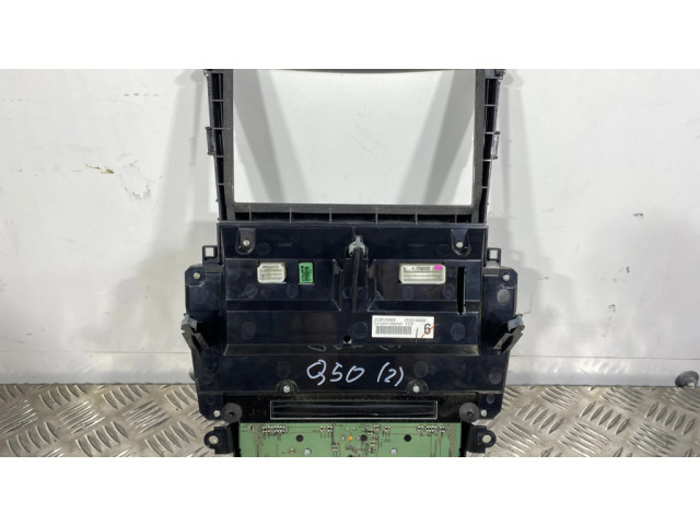 Радио/ проигрыватель CD/DVD / навигация