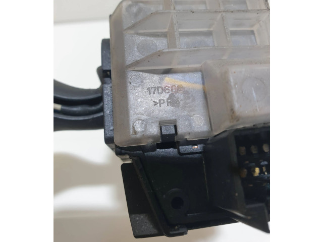 Ручка стеклоочистителей 17D682 Mazda 3 I