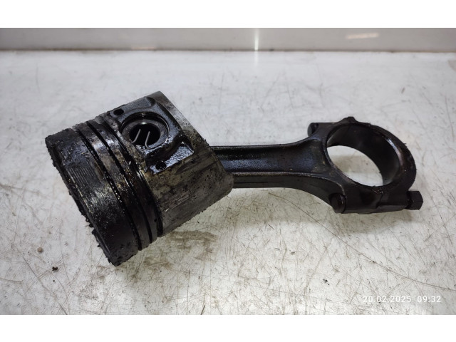 Поршень с шатуном 4D56 Mitsubishi L200