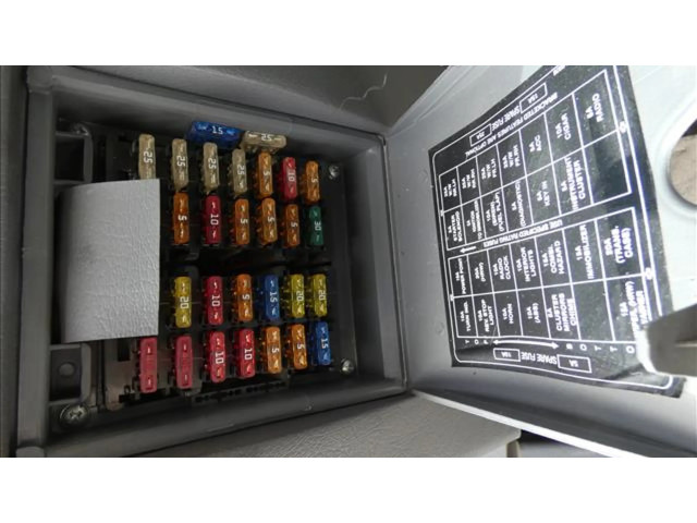 Pojistková skříňka Tata Safari 2003