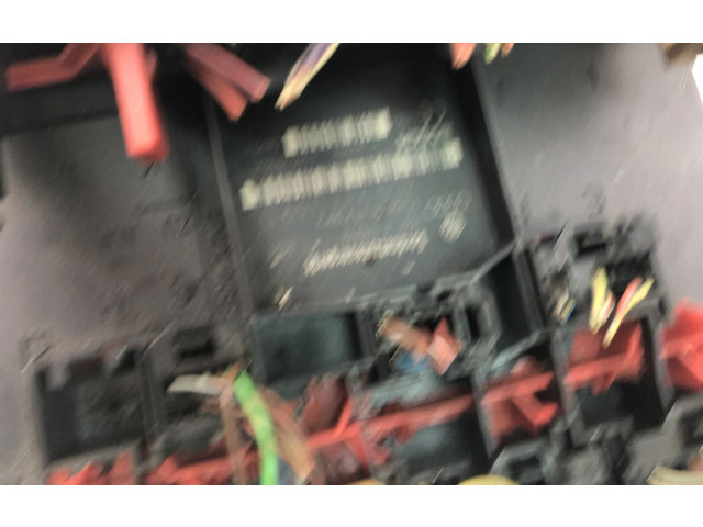   Pojistková skříňka 3C0937049D   olkswagen Jetta V 2006