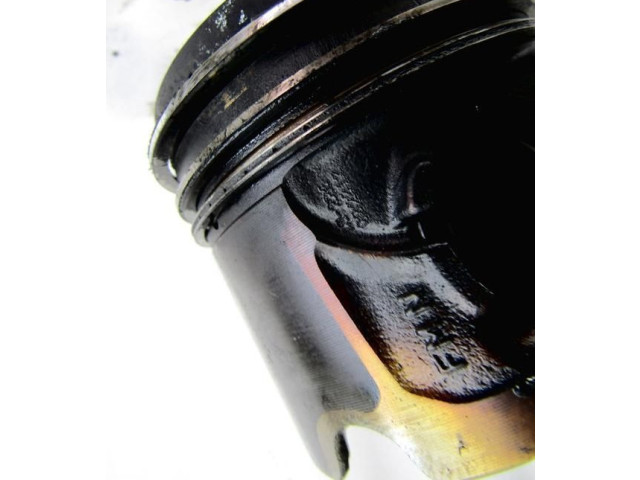 Píst 11258580699 BMW 5 F10 F11